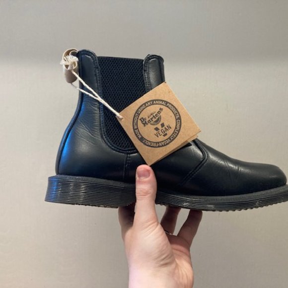Rare NEVER WORN Doc Martens Vegan Flora Chelsea Boot - Picture 2 of 5
